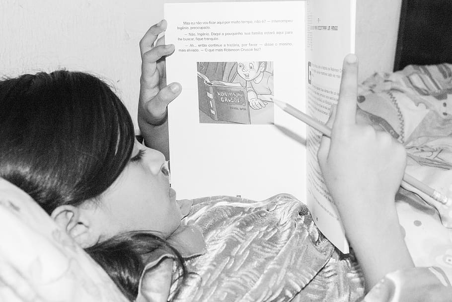 reading, learn, bed, indoors, furniture, real people, young adult HD wallpaper