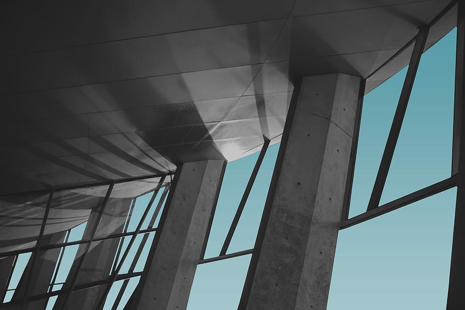 low-angle photography of windows, gray posts, building, glass HD wallpaper