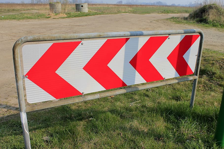 shield, arrow, direction, marking, grass, sign, communication HD wallpaper
