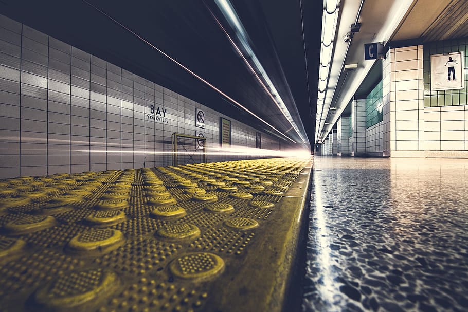 grey concrete floor inside building, platform, underground HD wallpaper