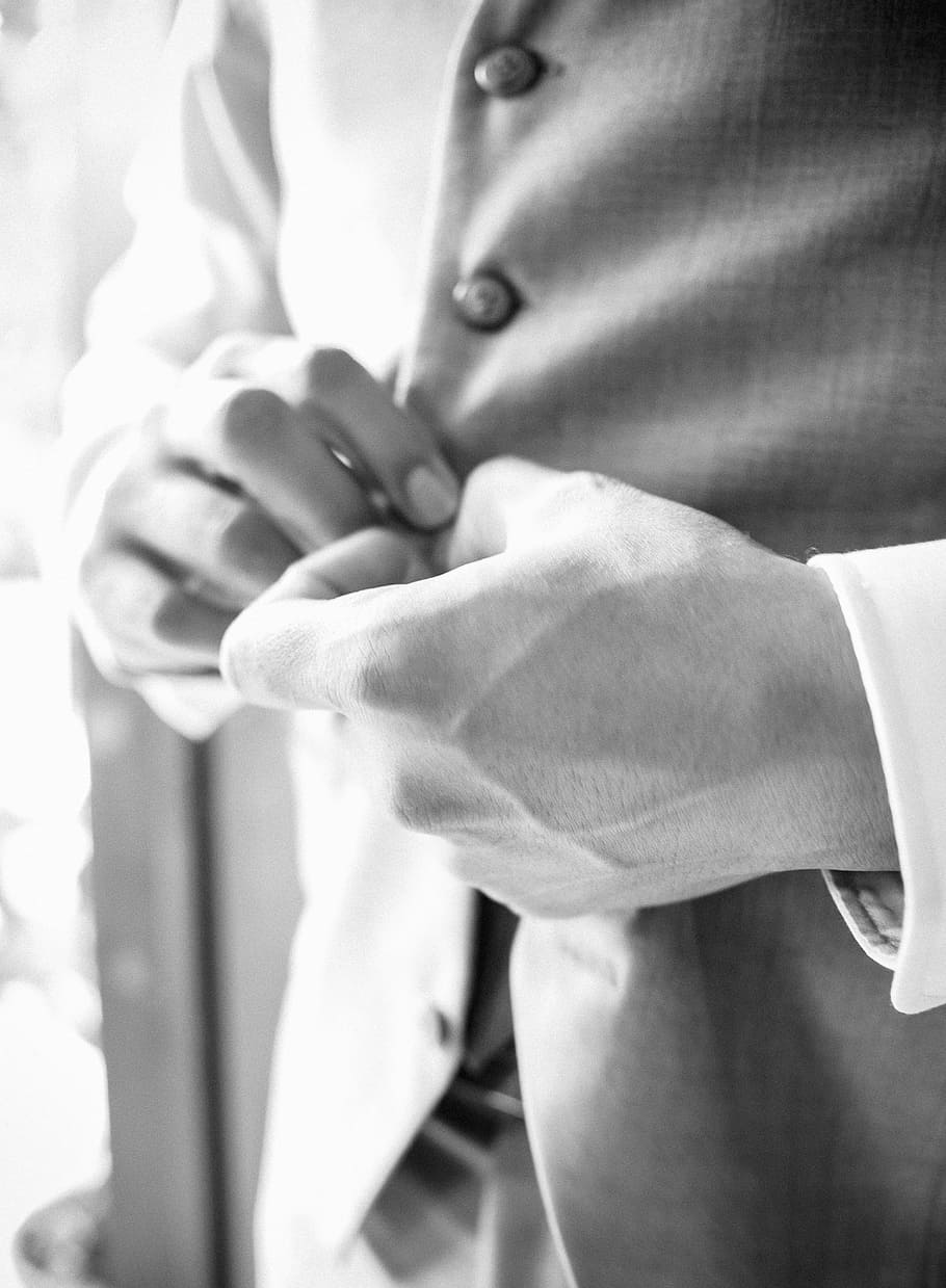 Man, Costume, Wedding, Hands, balack and white, buttons, the get ready HD wallpaper