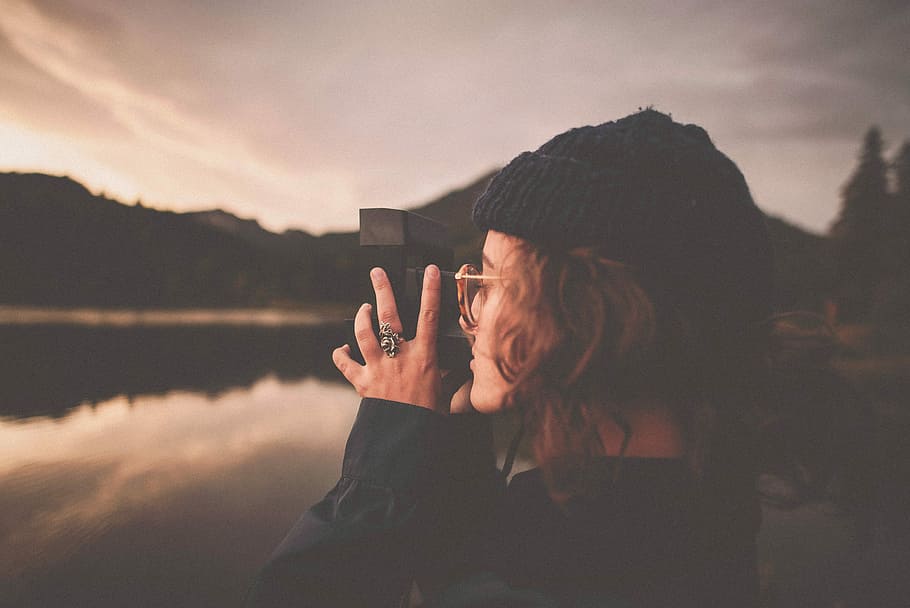 photograph of woman taking a picture of body of water, woman using camera in front of body of water, HD wallpaper