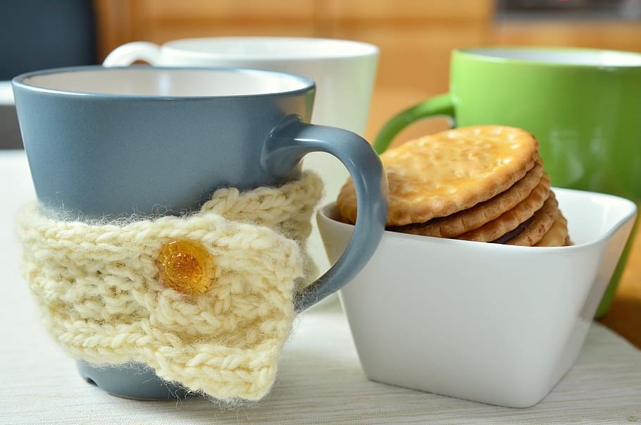 biscuits in white container near cups, coffee, breakfast, cover HD wallpaper