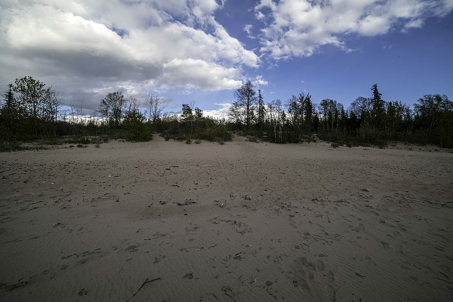 Clouds over the sand dune at Lesser Slave Lake Provincial Park HD wallpaper