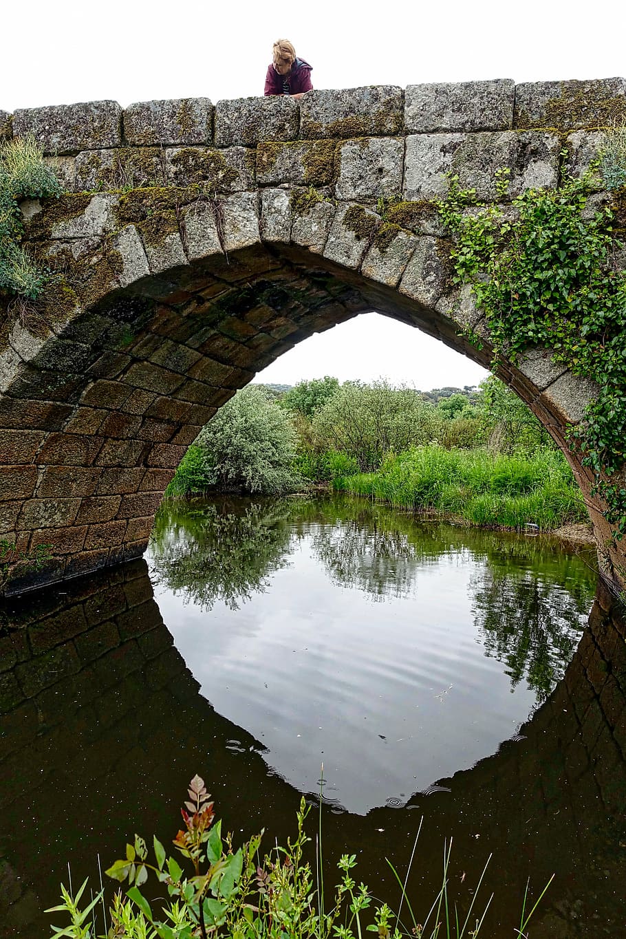 reflection, arch, bridge, water, person, stone, old, river HD wallpaper