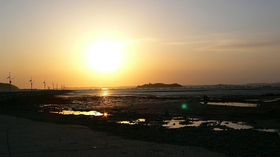 sunset, ocean, low tide, glowing, bright, horizon, reflection HD wallpaper