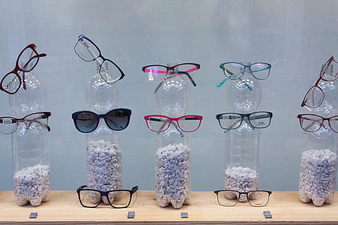Glasses, Window, Plastic Bottle, presentation, glasses and opticians HD wallpaper
