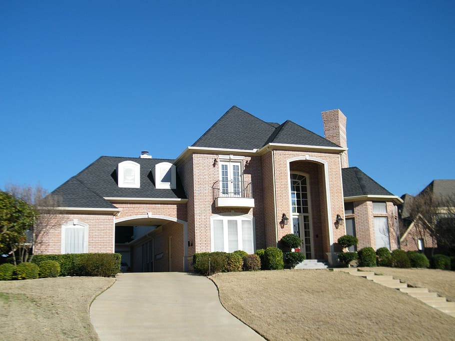 brown and gray concrete house, custom home, blue sky, no clouds HD wallpaper