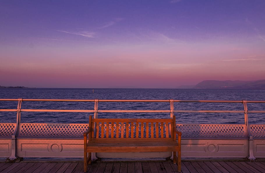 Pink Dream, brown bench on white boat, ocean, purple, dusk, sunset HD wallpaper