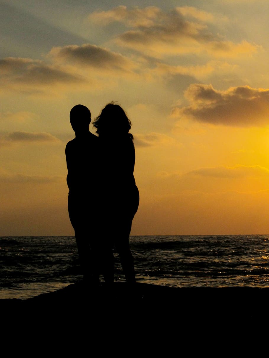 sunset, couple, silhouette, sky, two people, sea, water, love HD wallpaper