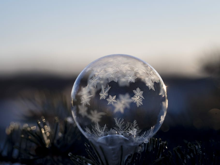 closeup photography of frozen bubble, selective focus photography of snowflakes inside glass ball HD wallpaper