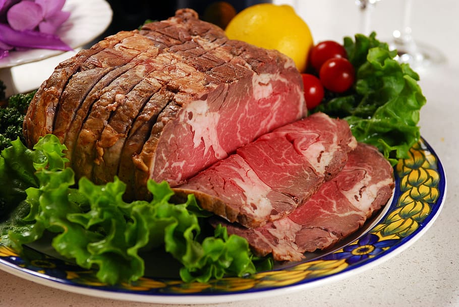 closeup photography of rare cooked ham on plate with lettuce HD wallpaper