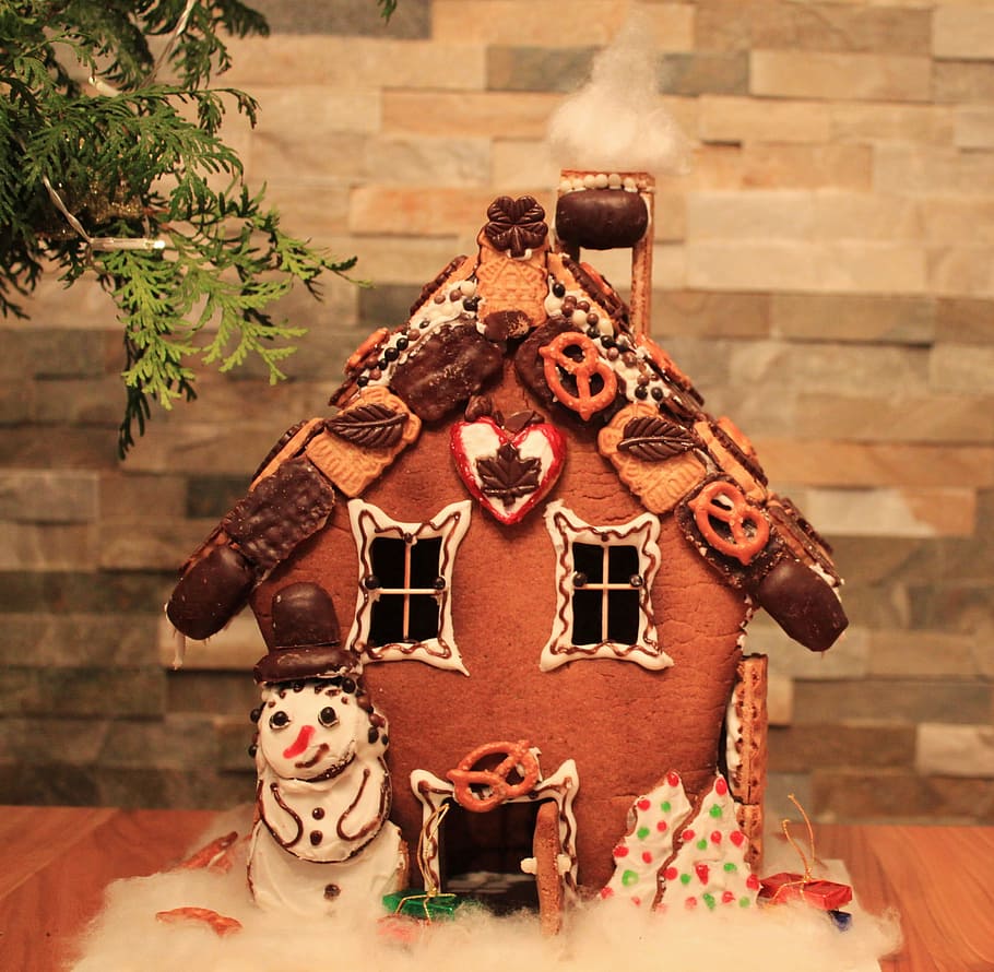 gingerbread house on brown surface, knusperhaus, witch's house, HD wallpaper
