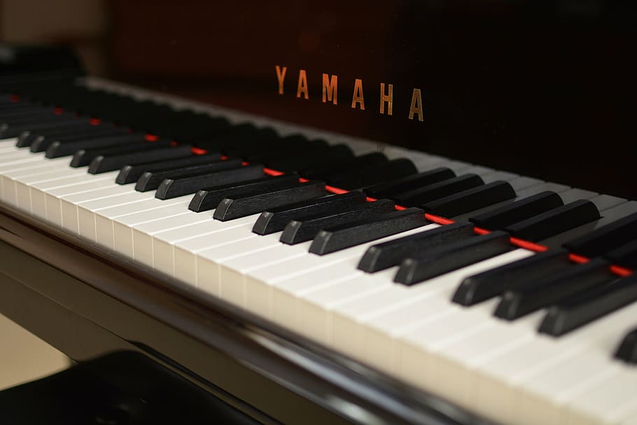 brown Yamaha spinet piano, keyboard, music, black and white, musical Instrument