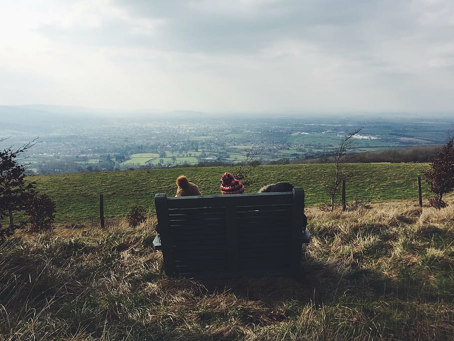 three person sitting on green bench, mountain, highland, cloud HD wallpaper