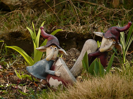 two gnomes in garden, dwarfs, imp, garden gnome, creatures HD wallpaper