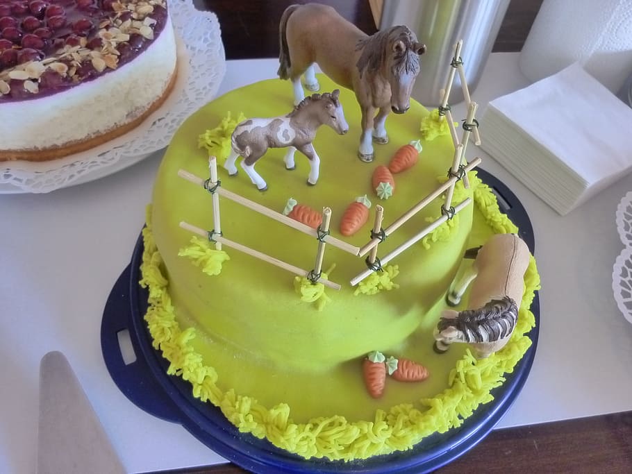 communion cake, communion of children, green pie, horse on cake, HD wallpaper