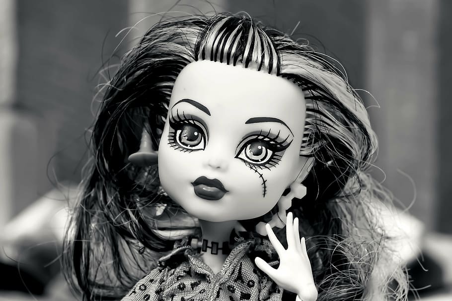 grayscale photography of Monster High doll, gothic, horror, face