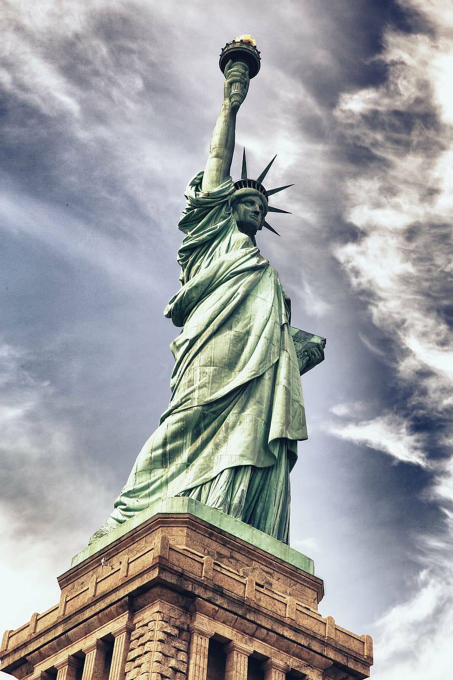 Statue Of Liberty Sky 1080p 2k 4k 5k Hd Wallpapers Free Download Wallpaper Flare