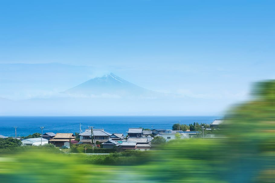 timelapse photo of house near ocean across Mt. Fuji, houses beside body of water HD wallpaper