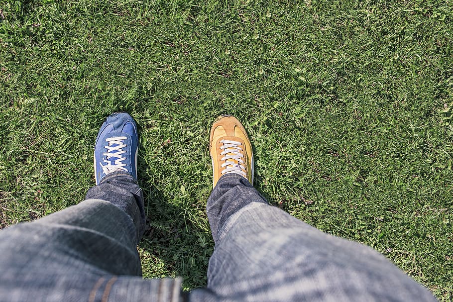 person in gray denim jeans standing on green grass during daytime HD wallpaper