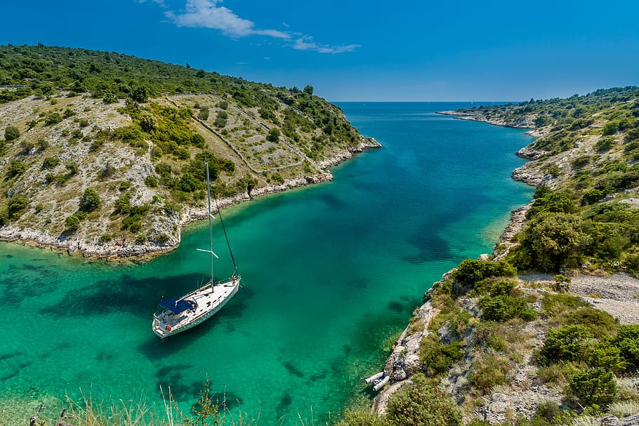 white power boat on green ocean, sea, summer, beach, nature, blue, HD wallpaper