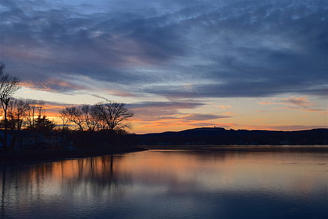 low light photography of body of water under cloudy sky, lake HD wallpaper