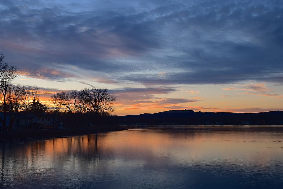 low light photography of body of water under cloudy sky, lake HD wallpaper