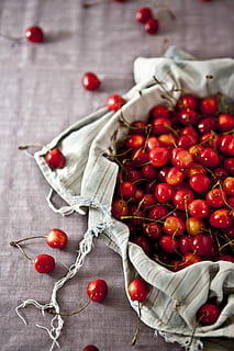 shallow focus photography of cherry fruits, selective photo of bundle of red cherries HD wallpaper