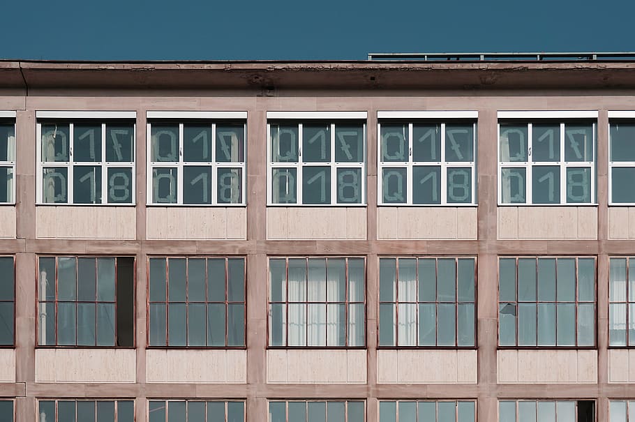 Q17Q18, photo of beige buildin, qq, window, building, facade HD wallpaper