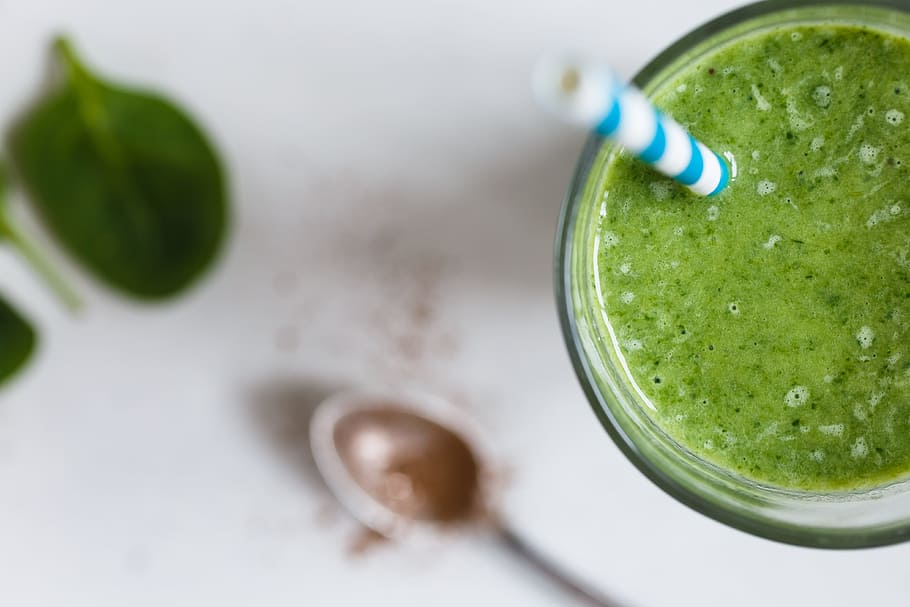 green liquid in clear drinking glass, top view, closeup, vegetarianism, HD wallpaper