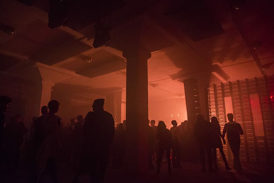 group of people inside room, underground concert, night, dark HD wallpaper