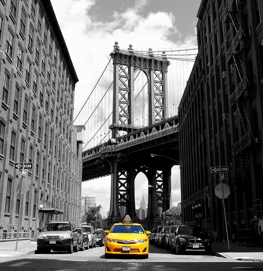 selective color of yellow car between buildings, photo, yellow cab, HD wallpaper