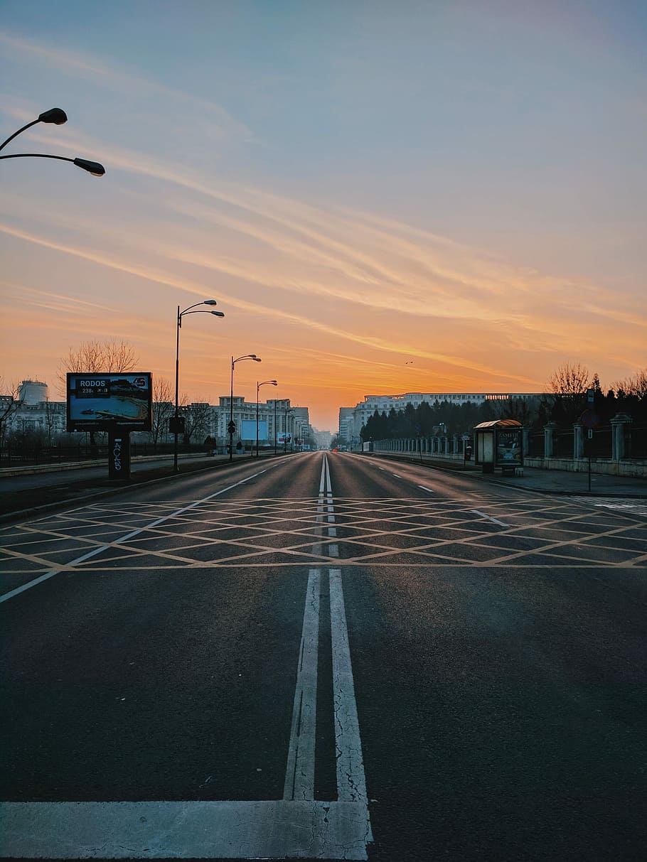 lamp post on gray concrete road, grey concrete road, street, lines HD wallpaper
