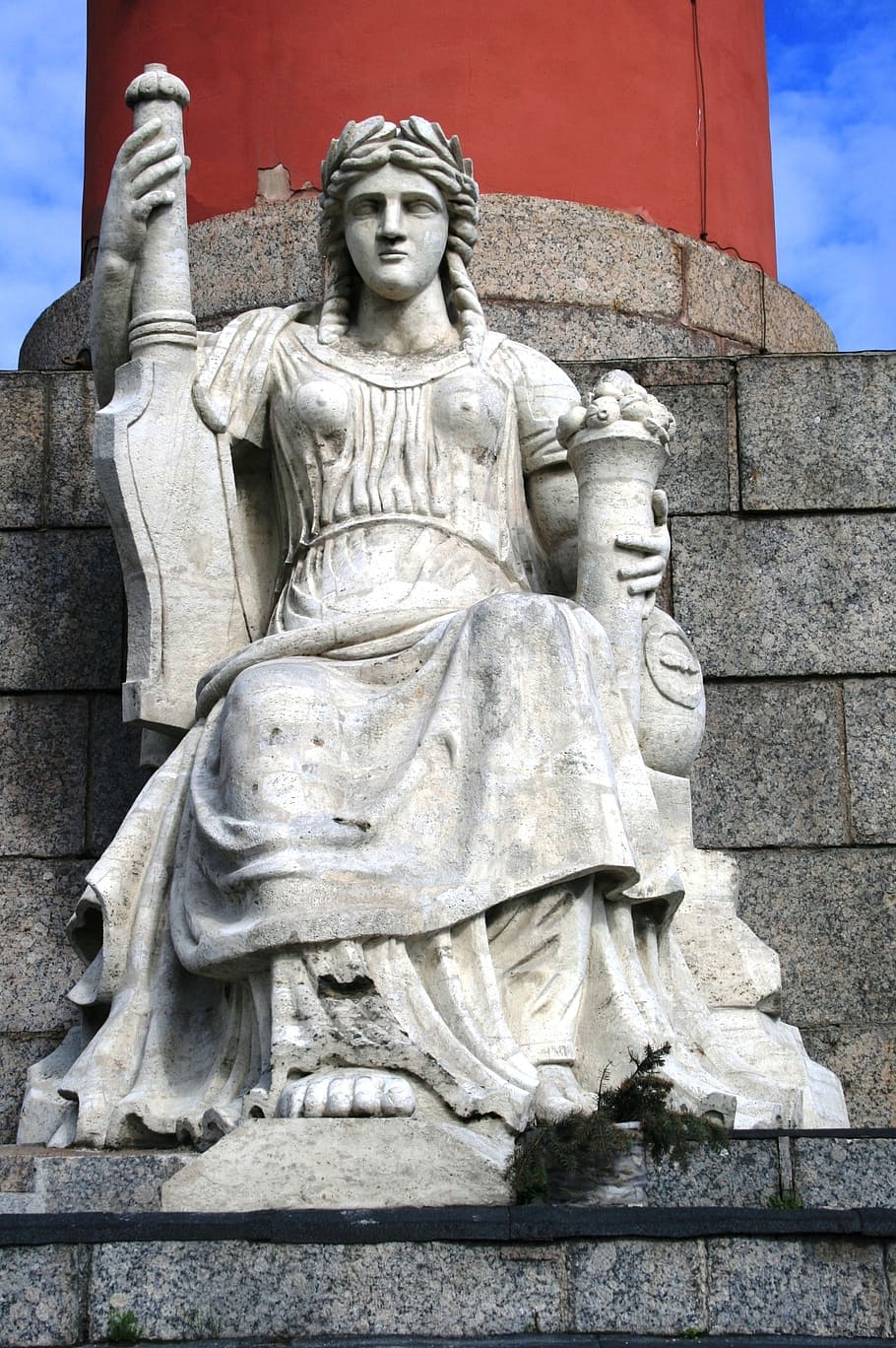 column, red, rostral, pillars, victory, naval, statue, white HD wallpaper
