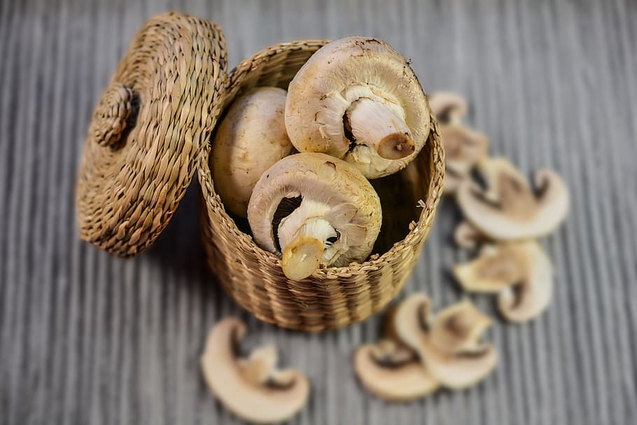 brown mushrooms on brown basket, food, dish, vegetarian, healthy, HD wallpaper