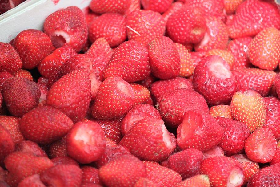 strawberries, fruit, summer, berry fruit, food, food and drink HD wallpaper
