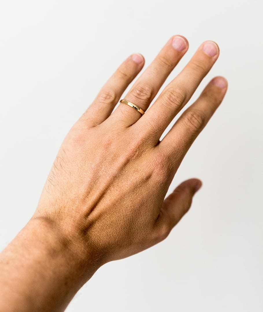 person showing gold-colored ring, closeup photo of person wearing gold-colored ring HD wallpaper
