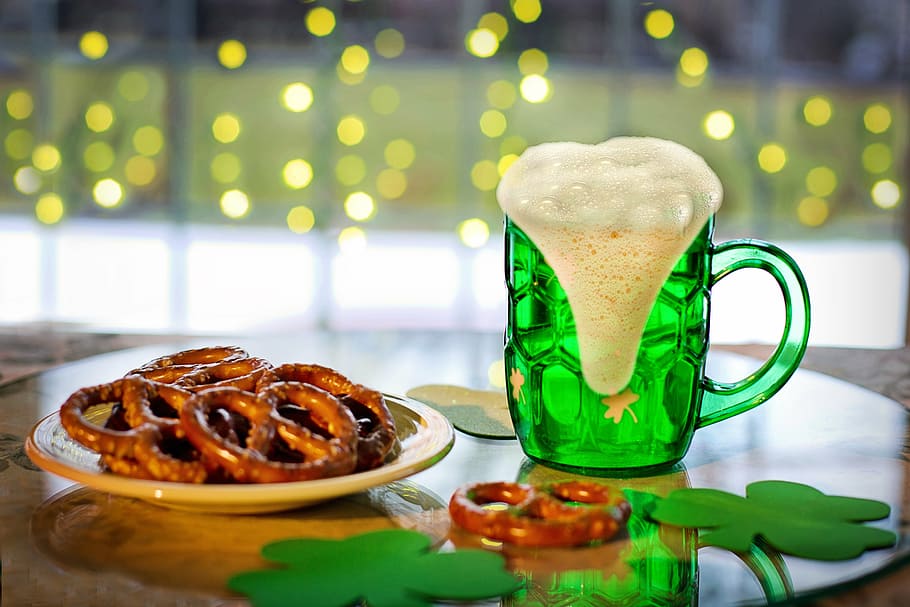 green glass beer stein and pretzel filled white plate, st paddy's day, HD wallpaper