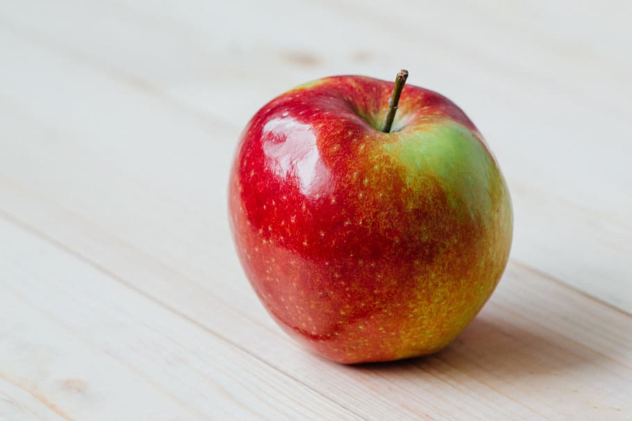 red and green apple, fruit, food, healthy, fresh, organic, nutrition HD wallpaper