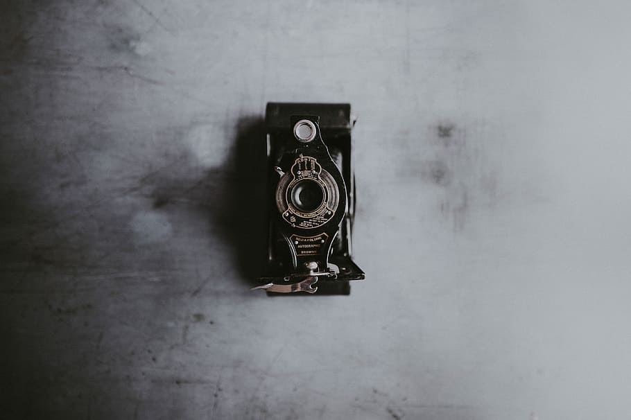 Kodak Brownie Vintage Camera, black steel tool on grey surface HD wallpaper