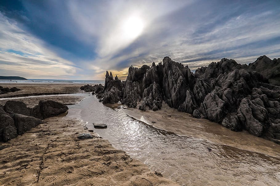 rocky mountain formation, ocean, reefs, sunset, low tide, england HD wallpaper