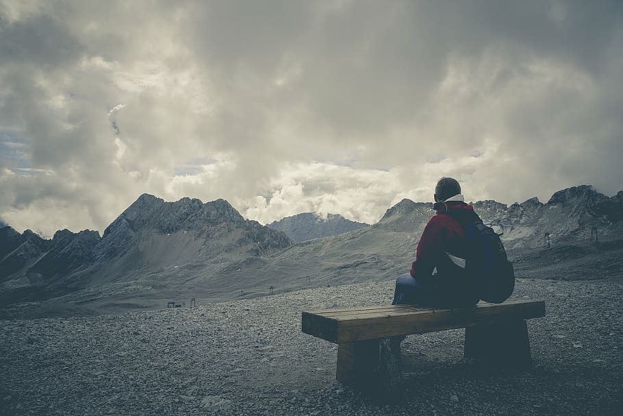 person carrying backpack sitting on bench overlooking mountain ranges, HD wallpaper