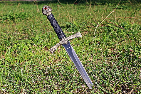 black and grey sword in green grass, weapon, knife, blade, dagger HD wallpaper