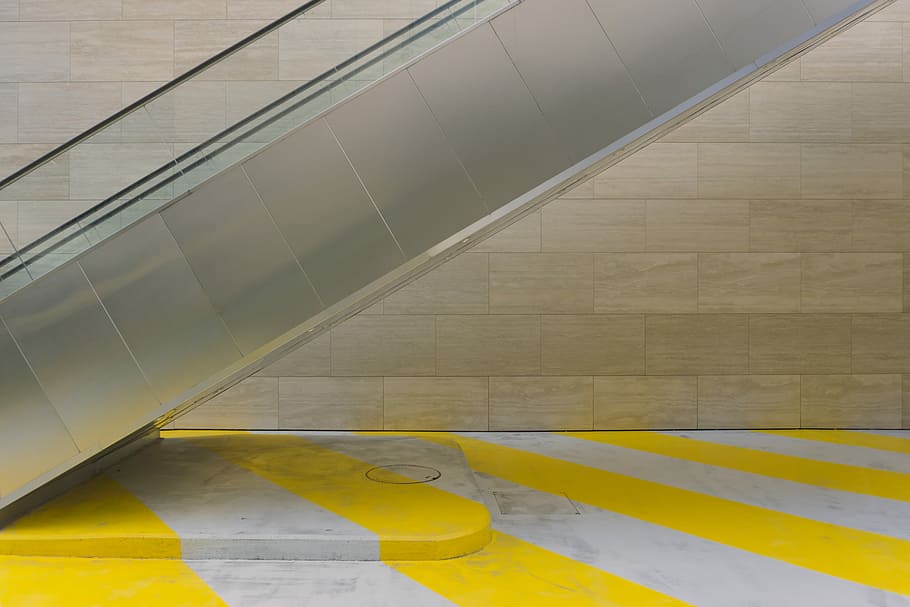 gray escalator, closeup photography of escalator beside wall HD wallpaper