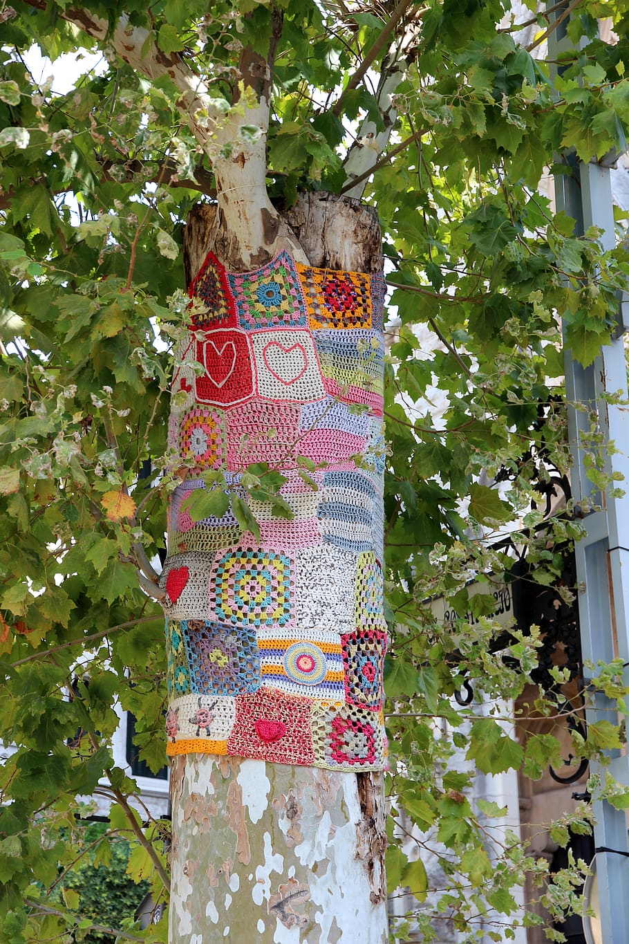 tree, knit, crochet, embroidered, colorful, street art, nature, HD wallpaper