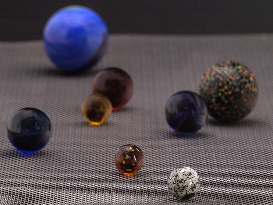 Marbles, Macro, glaskugeln, food, close-up, table, wood - Material HD wallpaper