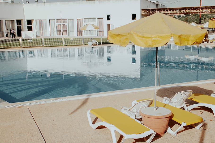 lounger and patio umbrella near pool, lounges and patio umbrella near swimming pool HD wallpaper