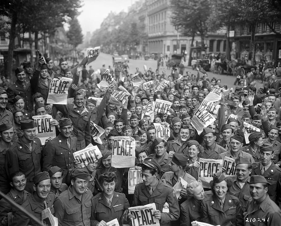 allied-military-personnel-celebration-en