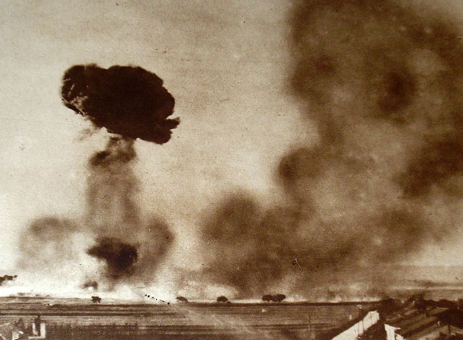 Bombings during World War I, bombs, clouds, explosions, photos HD wallpaper